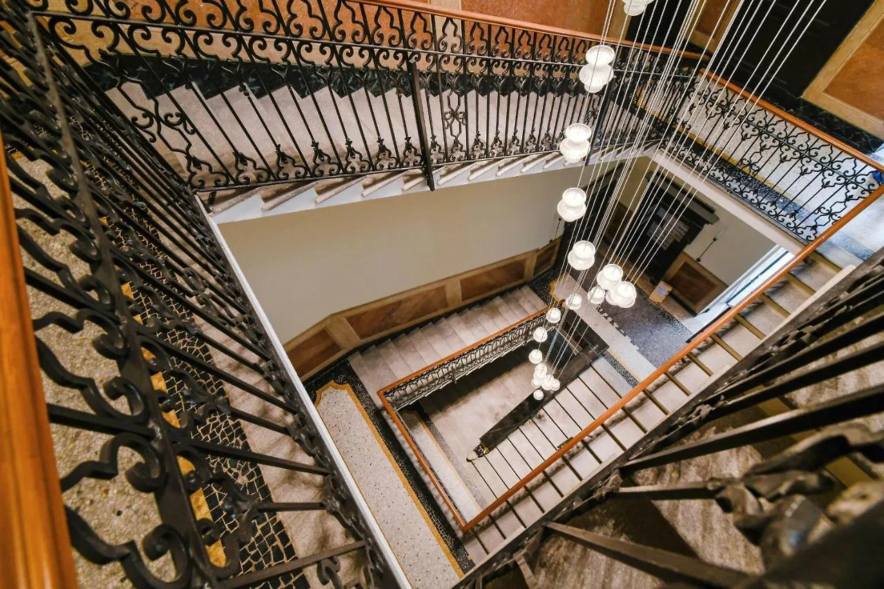 Cathedral Suite - The House Of Travelers Como 0*,  Italy