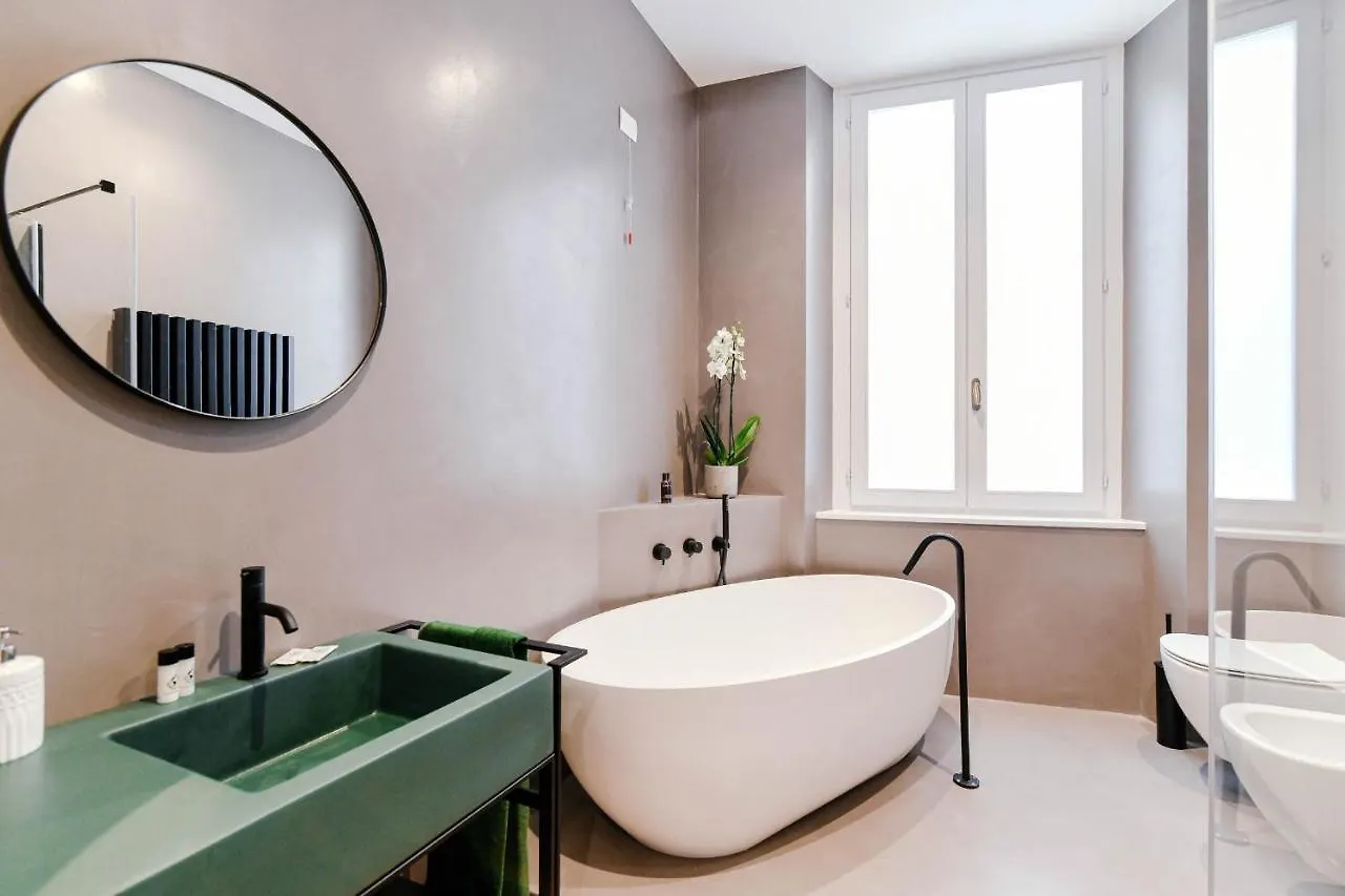 Apartment Cathedral Suite - The House Of Travelers Como