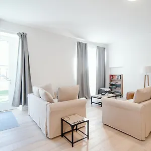  Apartment Borgovico Garden - The House Of Travelers