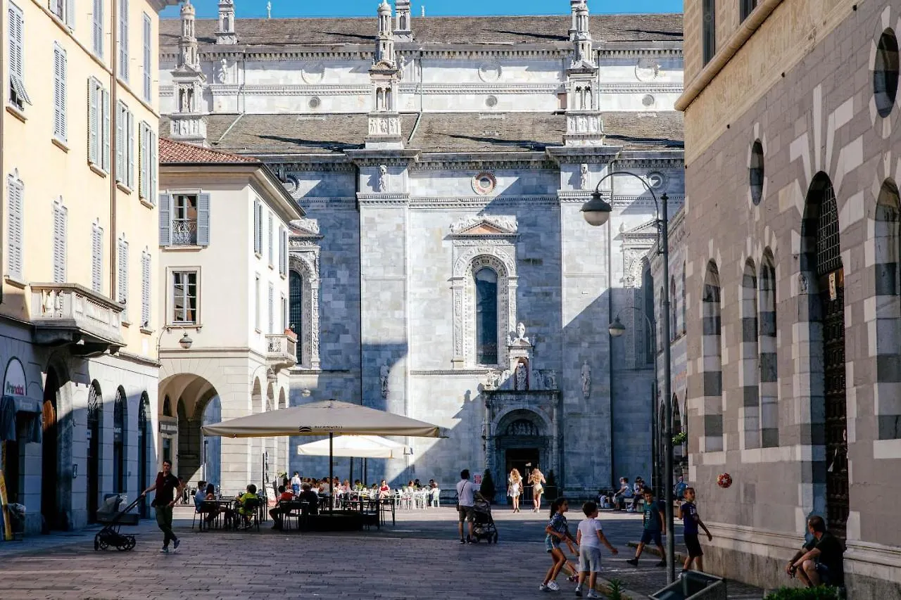 Apartment Cathedral Suite - The House Of Travelers Como Italy